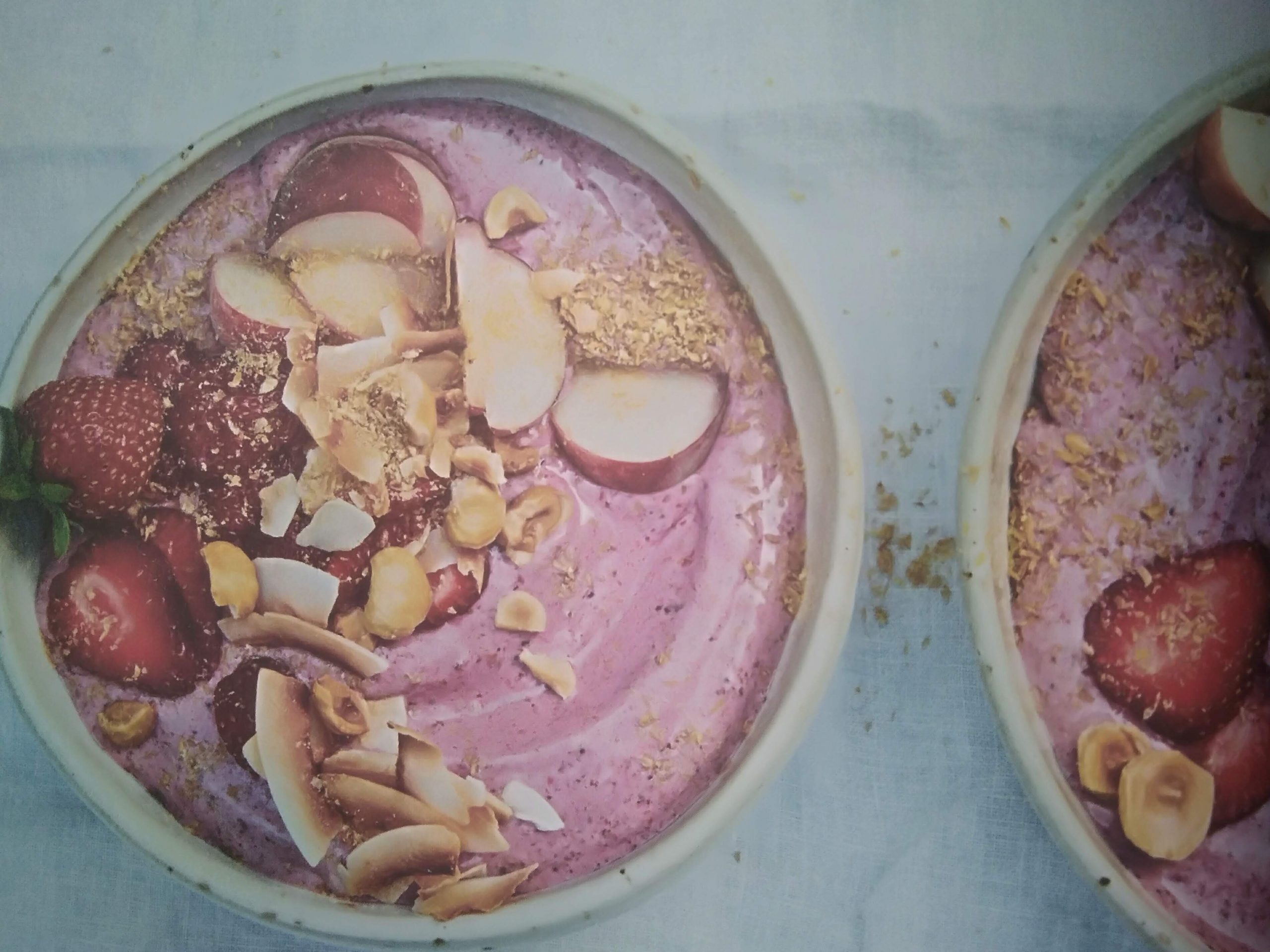 Un bol de cette délicieuse recette de smoothie bowl aux graines de chia